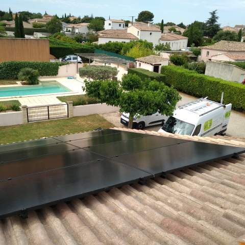 Installation de panneaux photovoltaques avec son Assistant colec  Poulx