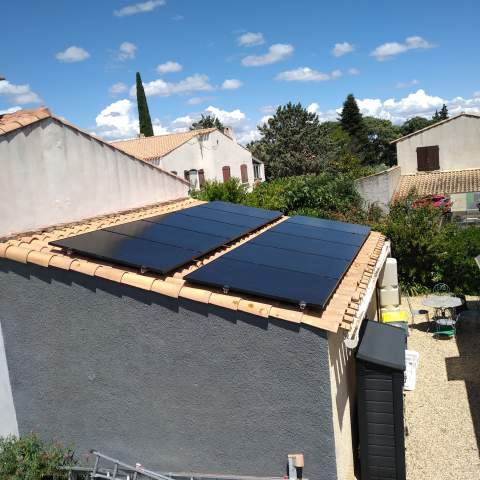 Installation d’un projet de panneaux photovoltaïques plaque sous tuiles à Castries